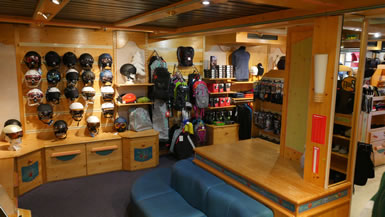  Bergerski skishop in Morzine with skilocker